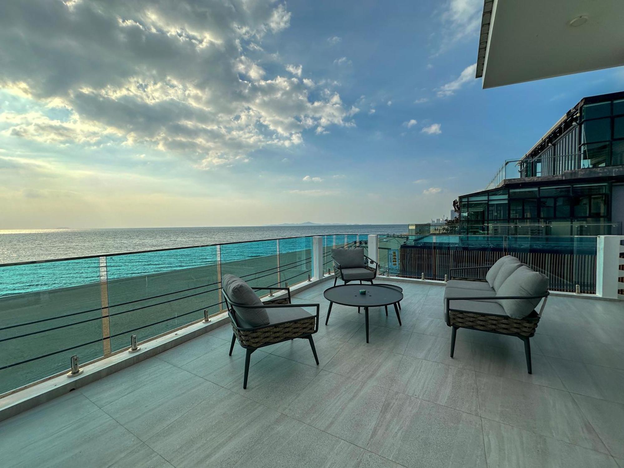 Stunning Beachfront View Luxurious Apartment 40 Jomtien Beach Extérieur photo