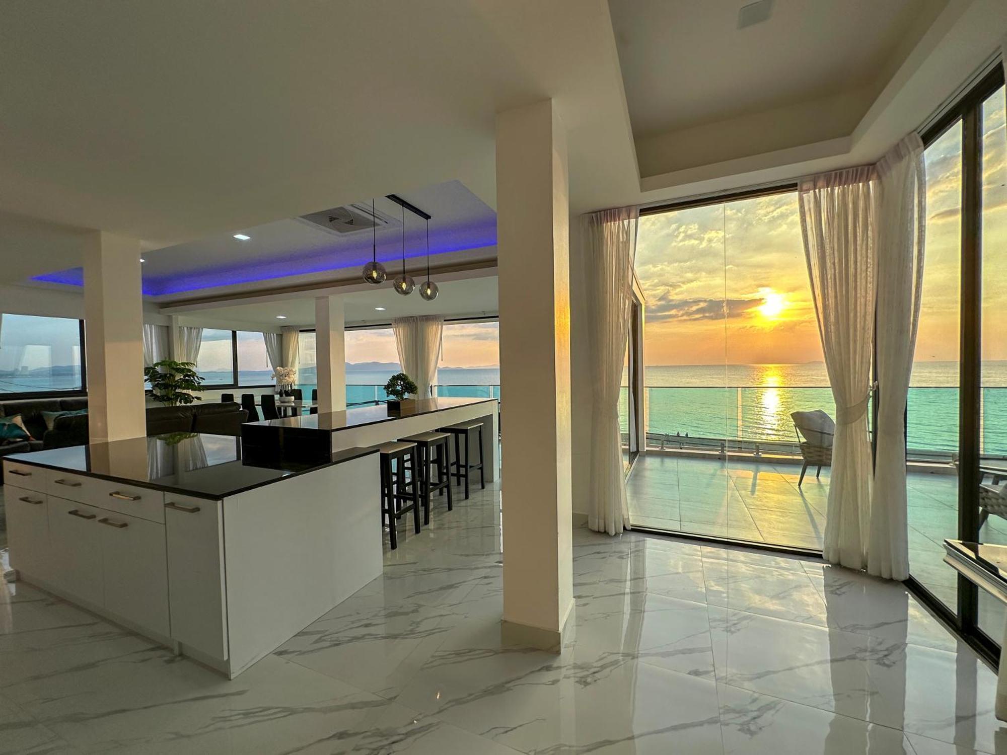 Stunning Beachfront View Luxurious Apartment 40 Jomtien Beach Extérieur photo