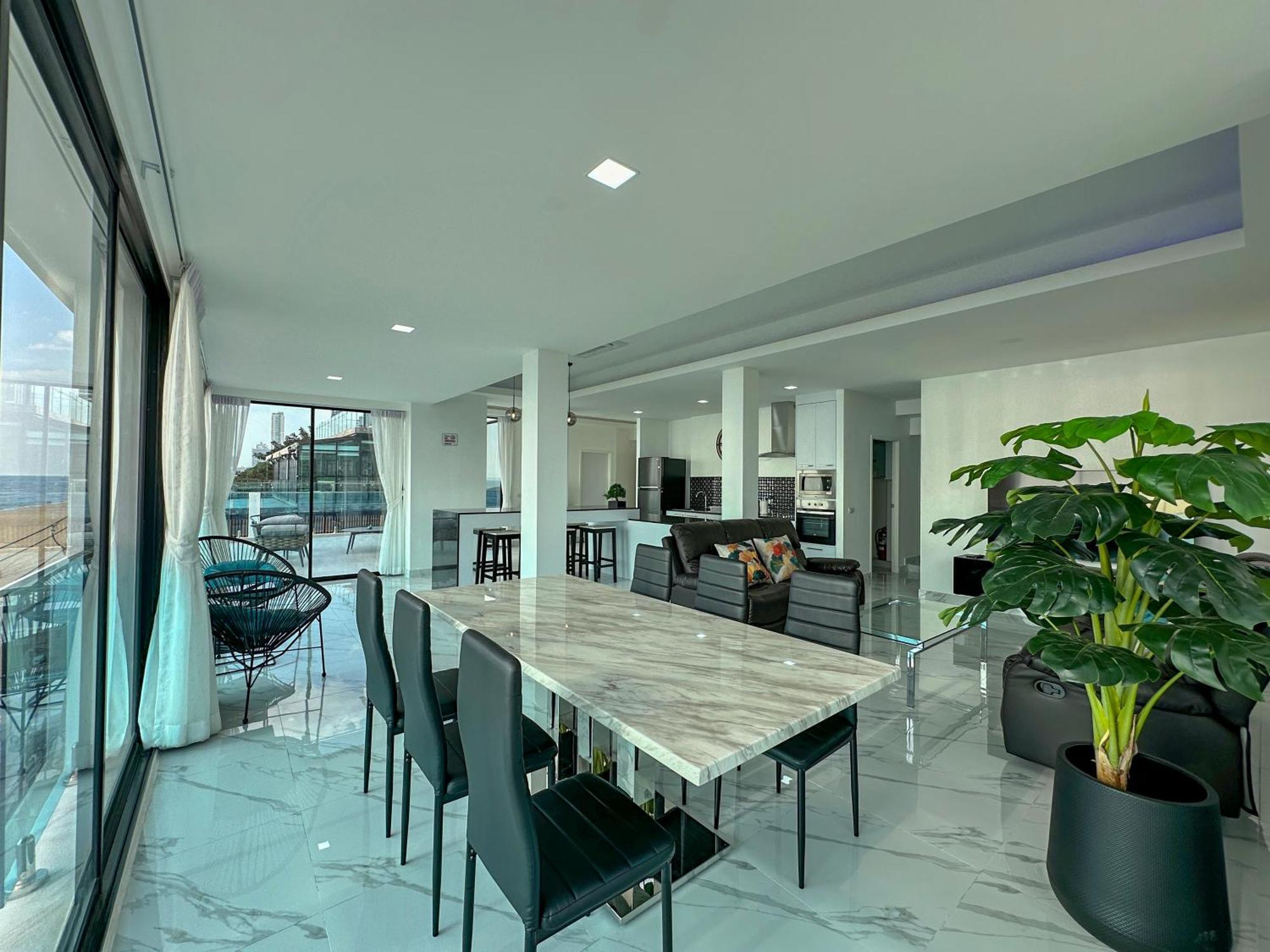 Stunning Beachfront View Luxurious Apartment 40 Jomtien Beach Extérieur photo